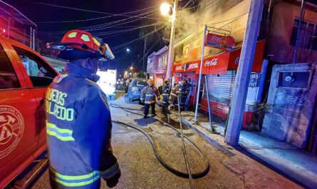 Incendio destruye tienda de abarrotes en Nuevo Laredo