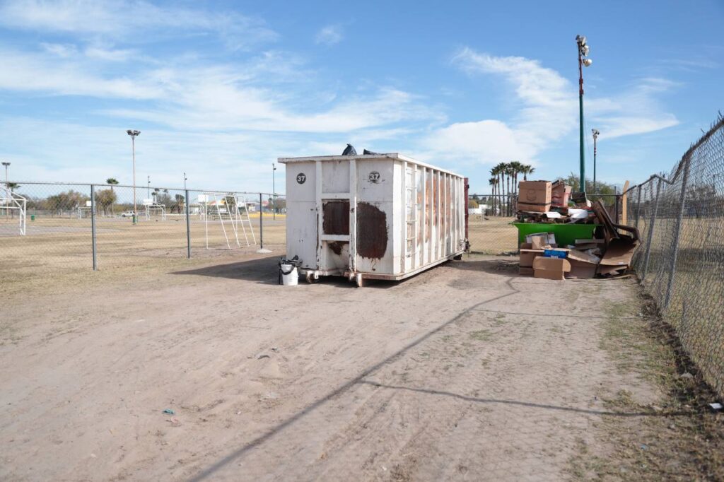 Habilita Nuevo Laredo centro de acopio para desechar pinos de navidad naturales