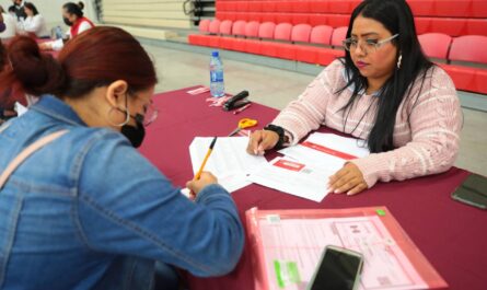 Inició entrega de tarjetas de beca UNE en Nuevo Laredo