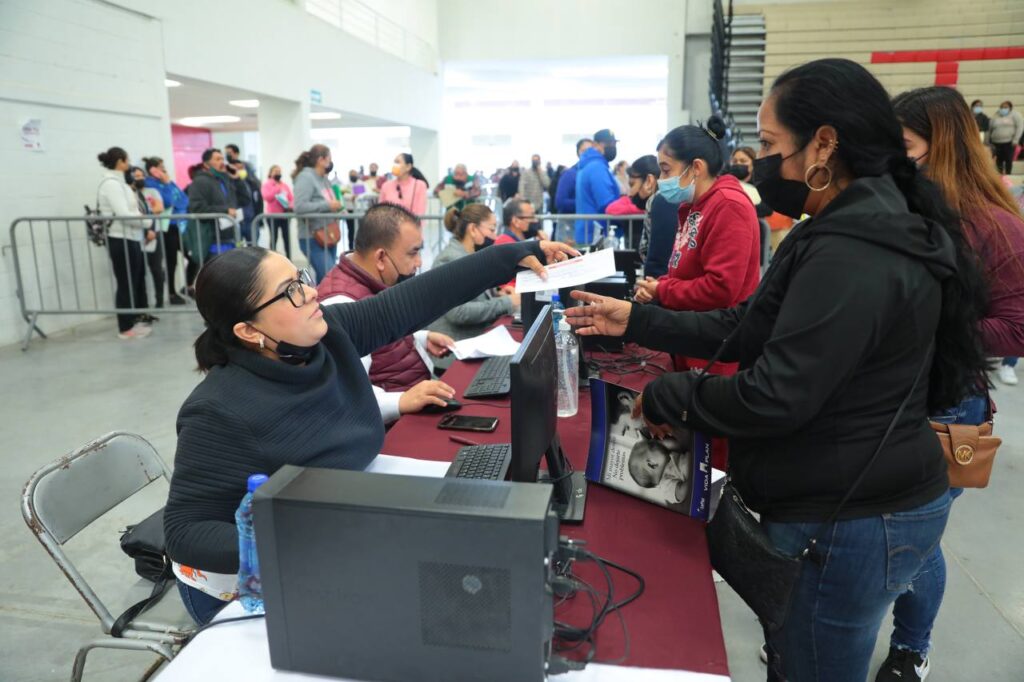 Amplían plazo de entrega para tarjetas de beca UNE en Nuevo Laredo