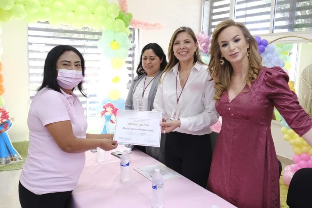 Aprenden a elaborar arte en globo en curso del CEDIF del DIF Nuevo Laredo