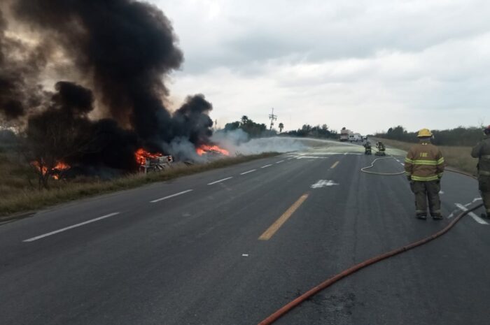 Vuelca pipa en la Matamoros-Reynosa; muere calcinado el chofer y hay 3 heridos