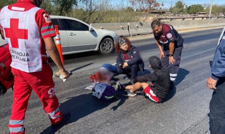 Se accidentan pareja y menor en motocicleta en Nuevo Laredo