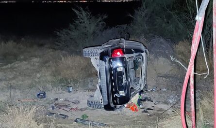 Conductor sobrevive a volcadura en Nuevo Laredo