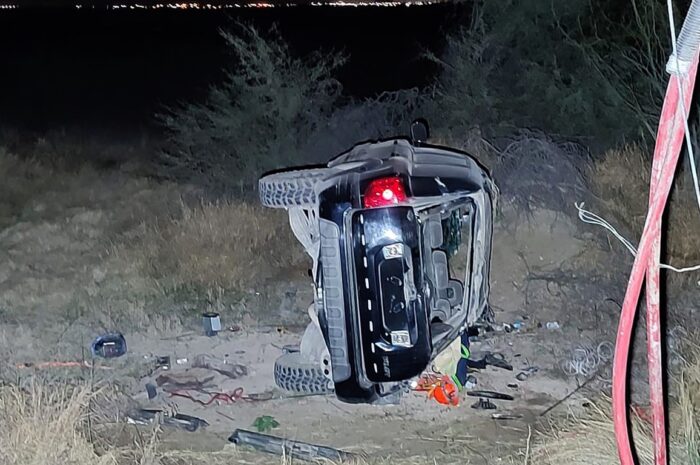 Conductor sobrevive a volcadura en Nuevo Laredo