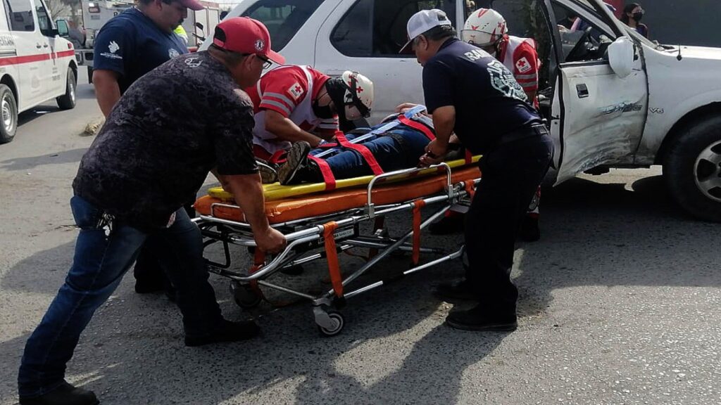 Accidente en Nuevo Laredo deja a motociclista y mujer heridos