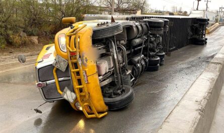 Chofer de tráiler resulta herido tras accidente en Nuevo Laredo