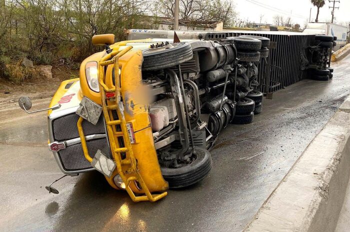 Chofer de tráiler resulta herido tras accidente en Nuevo Laredo