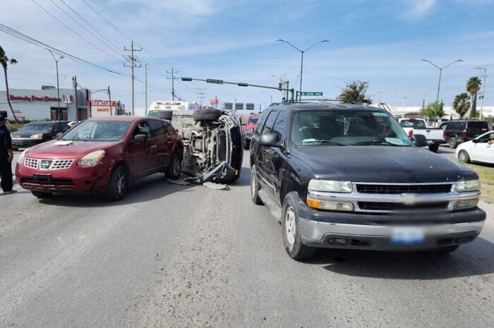 Choque con volcadura en Nuevo Laredo deja una persona herida