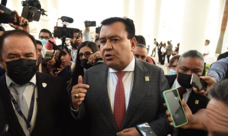 Irving Barrios sin intención de renunciar como fiscal general