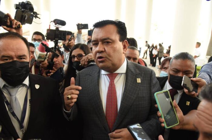 Irving Barrios sin intención de renunciar como fiscal general