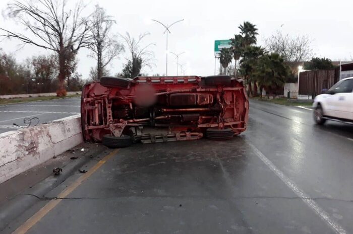 Resulta ileso tras volcarse en Nuevo Laredo