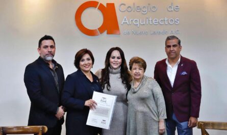 Entrega alcaldesa escrituras a Colegio de Arquitectos de Nuevo Laredo en su 48 aniversario