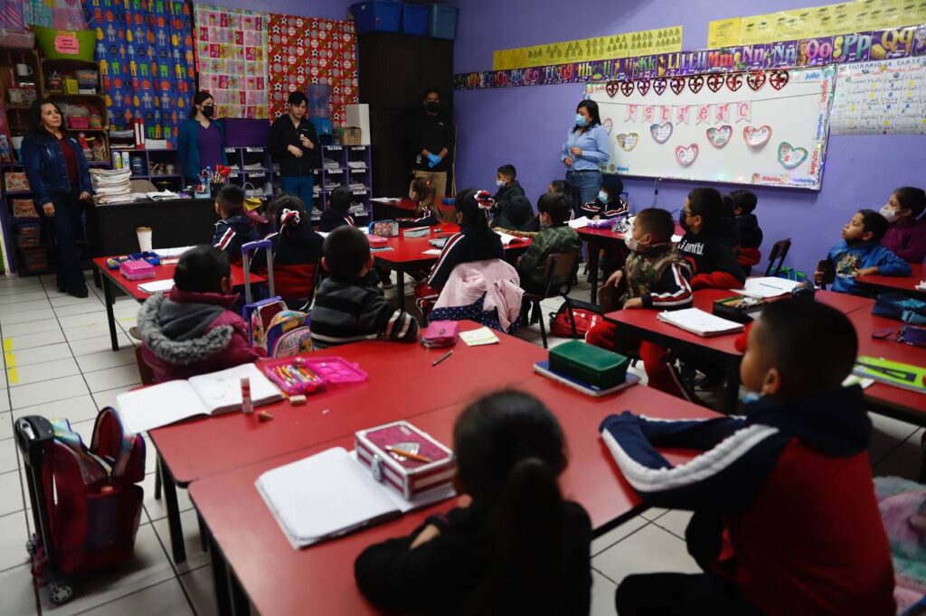 Atienden a estudiantes de primaria Enrique Rebsamen con brigada de salud municipal