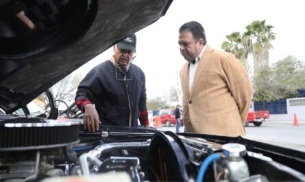 Recuerdan a Don Carlos Cantú Rosas con exposición de autos antiguos