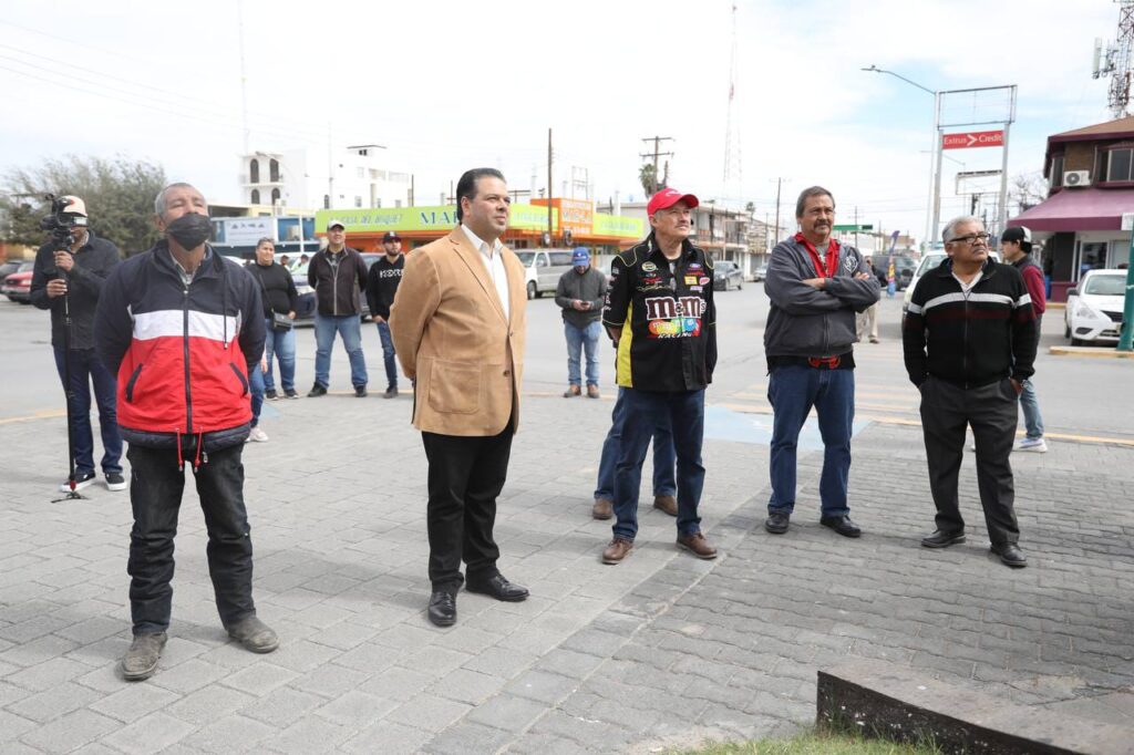 Recuerdan a Don Carlos Cantú Rosas con exposición de autos antiguos