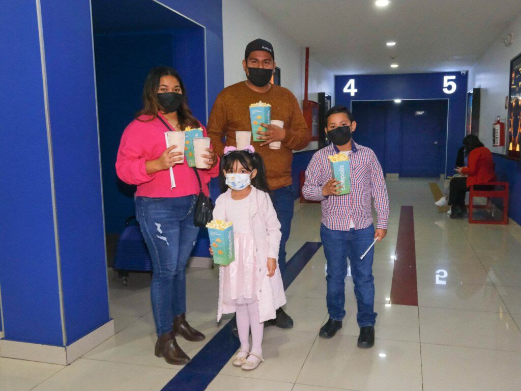 Disfrutan niños del DIF Nuevo Laredo función a cargo de Fundación Cinépolis