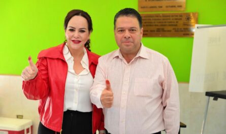 Alcaldesa Carmen Lilia Canturosas ejerce su voto en elecciones extraordinarias