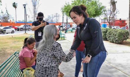 Alcaldesa Carmen Lilia Canturosas acerca vacunación contra COVID-19 a la población