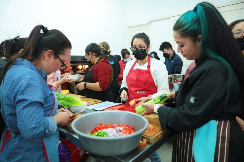 Aprovechan ciudadanos Talleres de Oficio del Gobierno de Nuevo Laredo para emprender