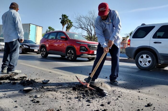 Inicia COMAPA Nuevo Laredo trabajos de rehabilitación en López de Lara; cierran carriles por labores