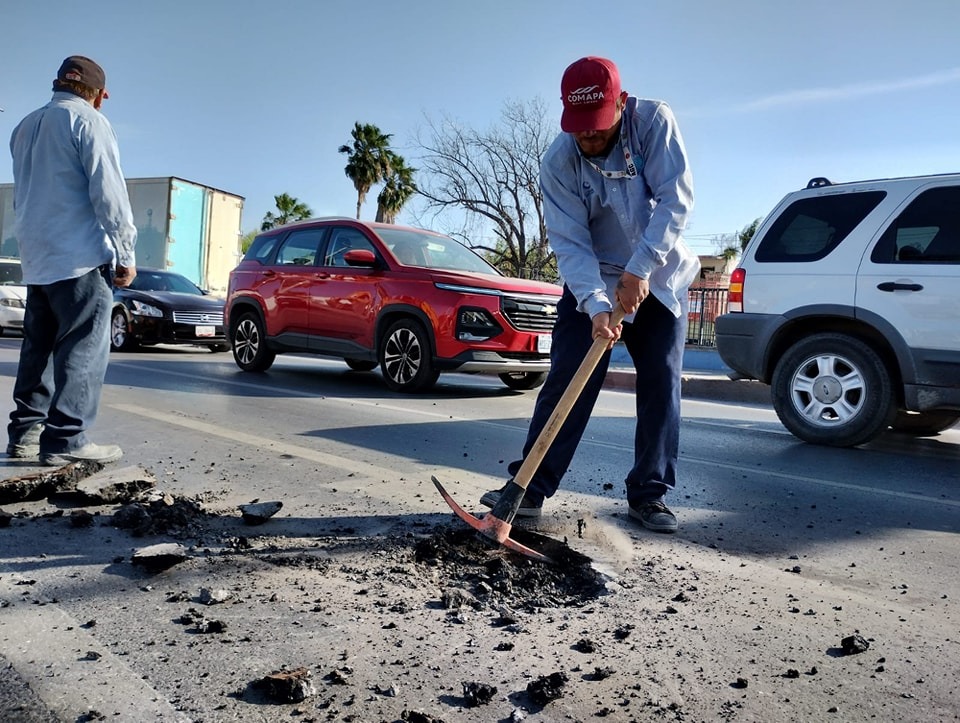 Inicia COMAPA Nuevo Laredo trabajos de rehabilitación en López de Lara; cierran carriles por labores