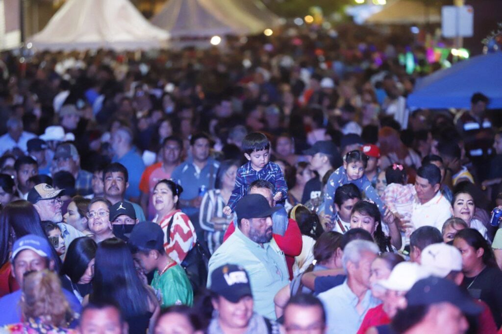 Viven neolarendeses fiesta en el Centro Histórico con “Guerrereada 2023”