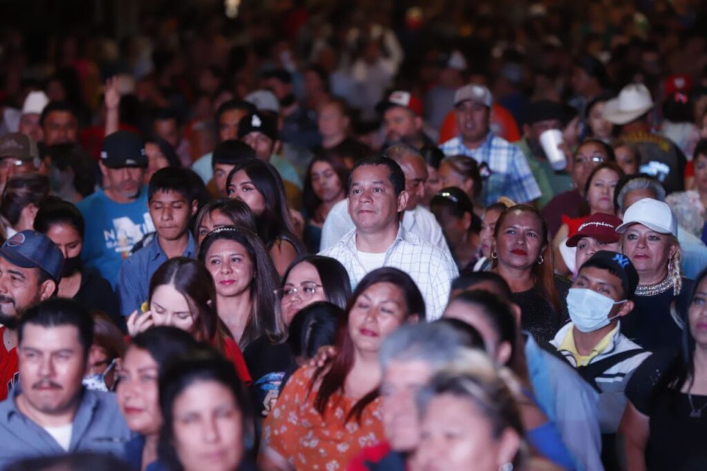 Viven neolarendeses fiesta en el Centro Histórico con “Guerrereada 2023”