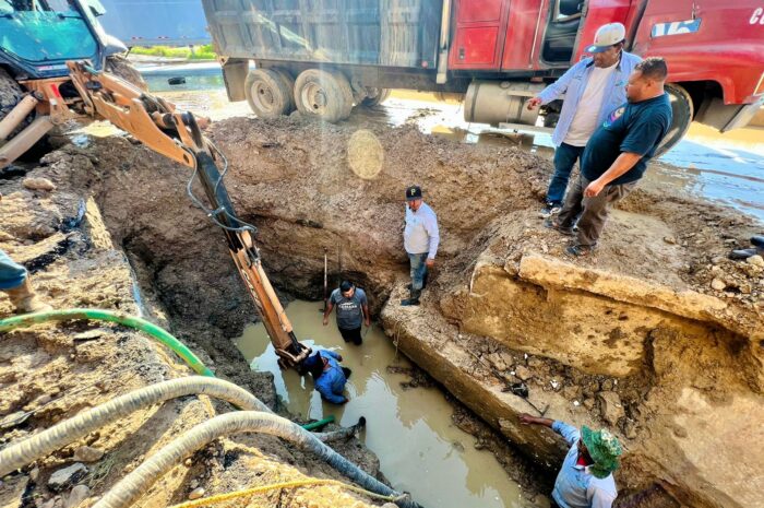 Concluye COMAPA Nuevo Laredo obras de reparación de tubo roto en Carretera Nacional y Puente Colosio