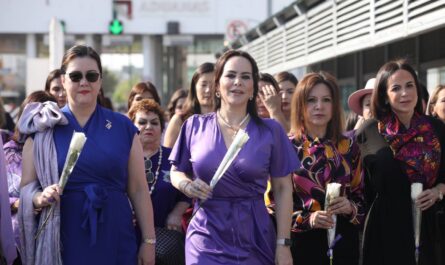 Conmemoran Día Internacional de la Mujer con abrazo de hermandad en Nuevo Laredo