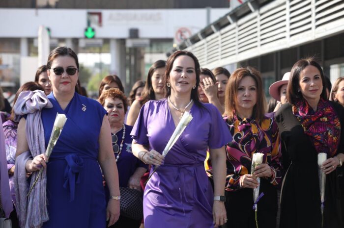 Conmemoran Día Internacional de la Mujer con abrazo de hermandad en Nuevo Laredo