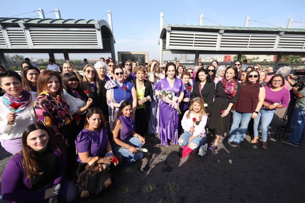 Conmemoran Día Internacional de la Mujer con abrazo de hermandad en Nuevo Laredo