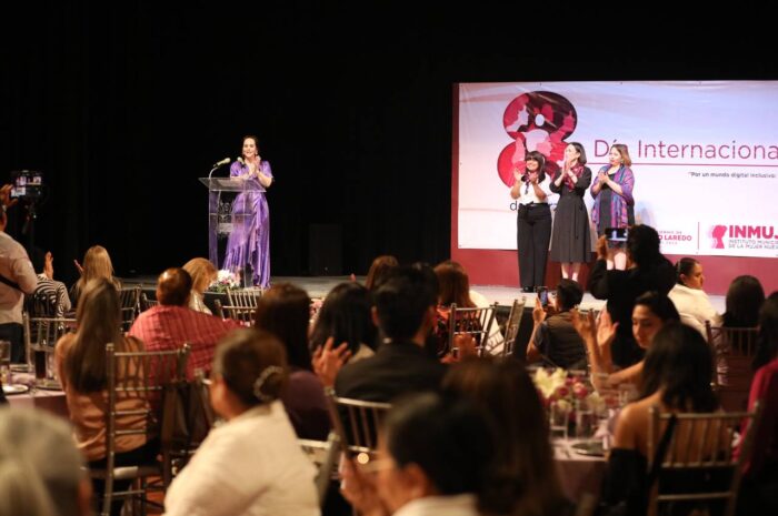 Entregan reconocimiento a mujeres destacadas de Nuevo Laredo por su labor humanitaria