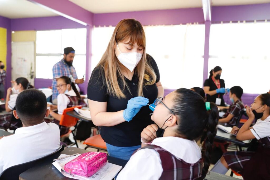 Brindan atenciones de salud a más de 200 alumnos de la primaria Vicente Guerrero, en Nuevo Laredo