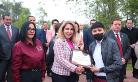 Reconocen alumnos de la secundaria 80, apoyo oportuno de la alcaldesa Carmen Lilia Canturosas