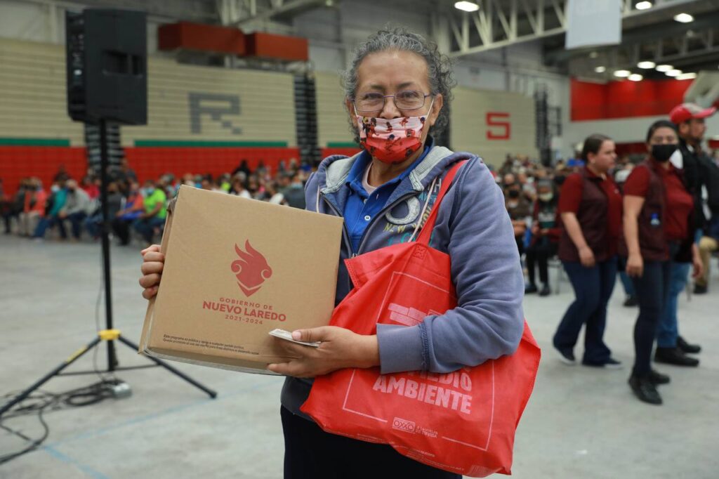 Neolaredenses agradecen programas sociales del Gobierno Municipal