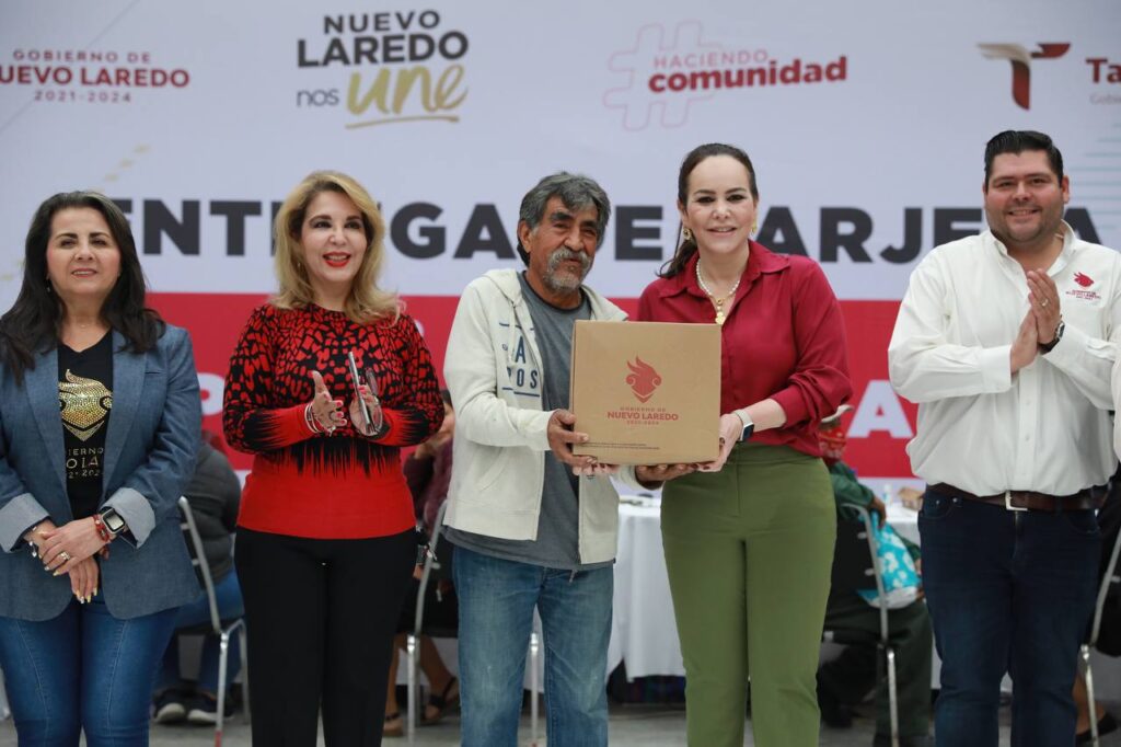 Neolaredenses agradecen programas sociales del Gobierno Municipal