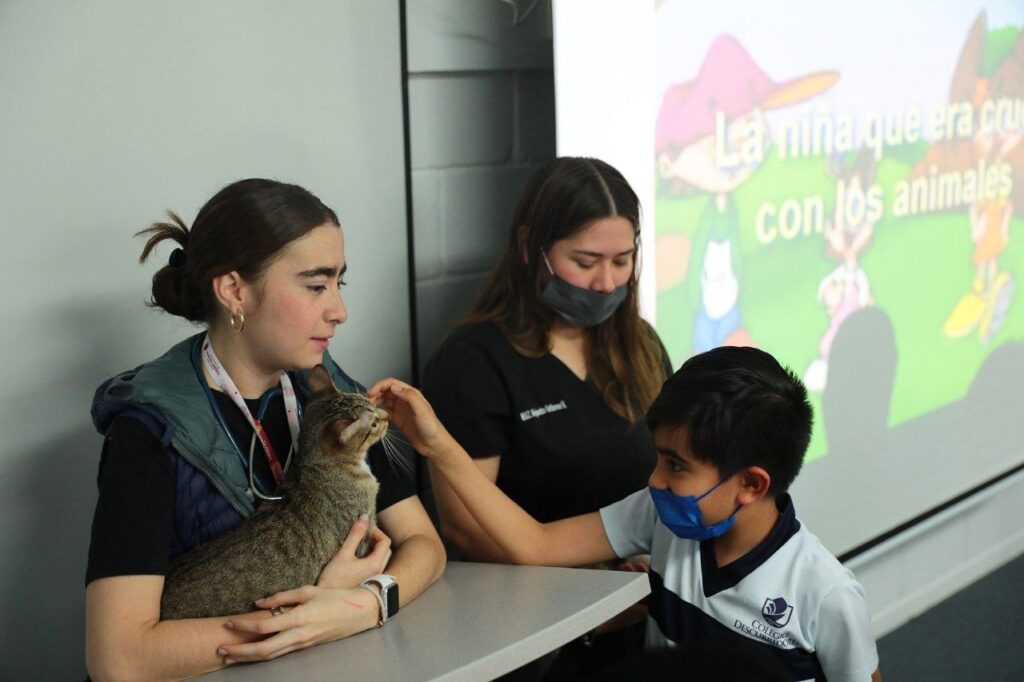 Aprenden estudiantes de Nuevo Laredo sobre derechos de los animales