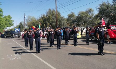 Participa banda de guerra y escolta de prepa municipal en Desfile Internacional