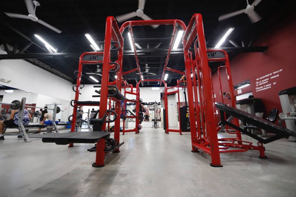 Renueva gobierno de Nuevo Laredo equipamiento de gimnasio “Finito López”