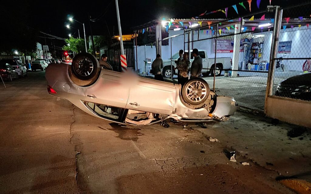 Dos conductores lesionados tras accidente vehicular en Nuevo Laredo