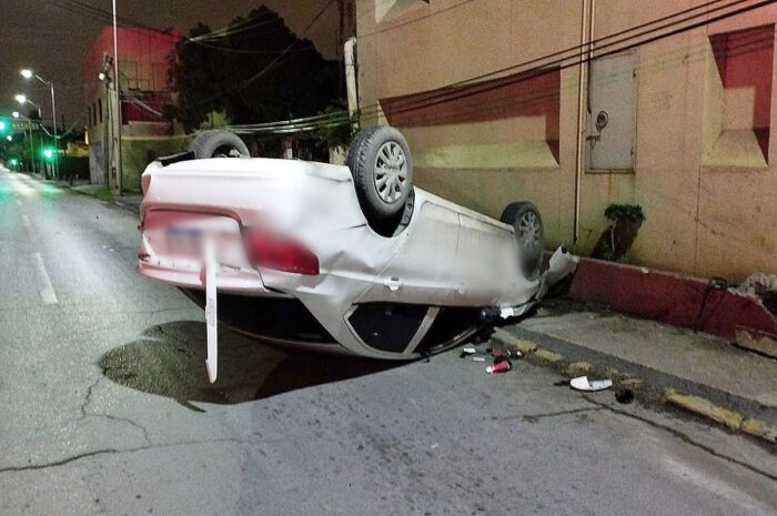 Choque con volcadura en Nuevo Laredo deja un herido y daños materiales