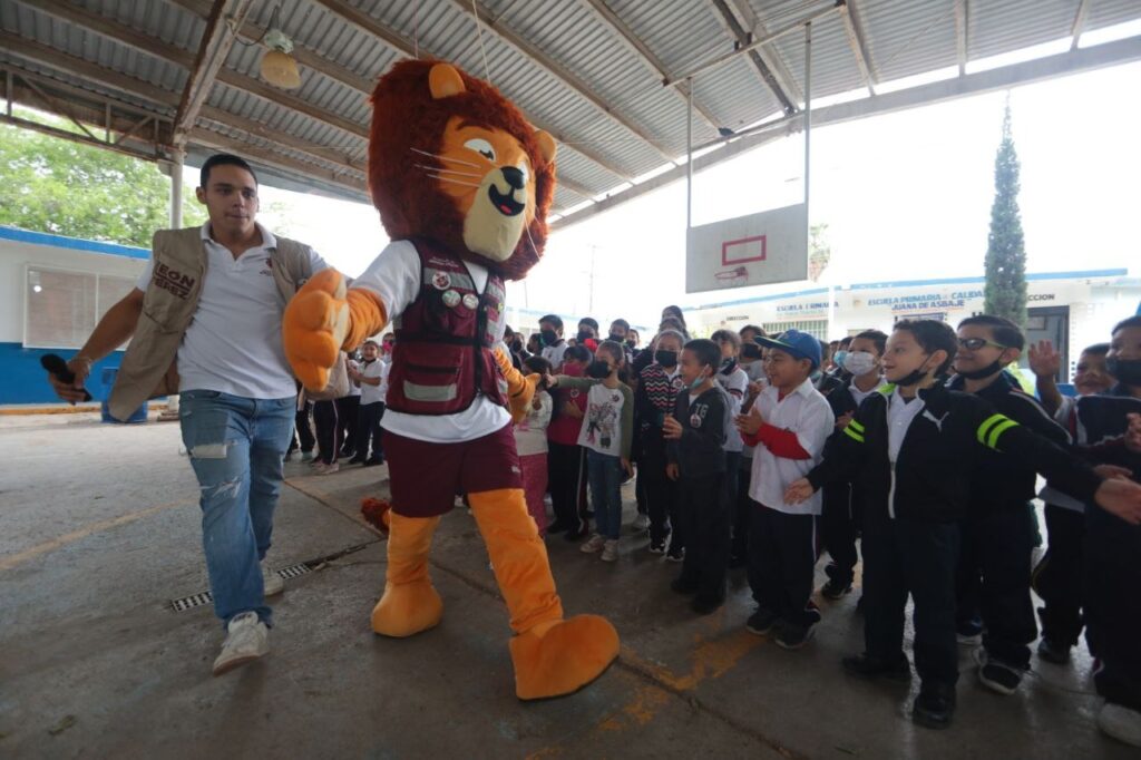 Toman protesta alumnos de primaria como Guardianes de la Limpieza