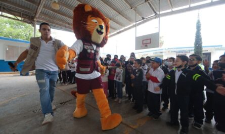 Toman protesta alumnos de primaria como Guardianes de la Limpieza