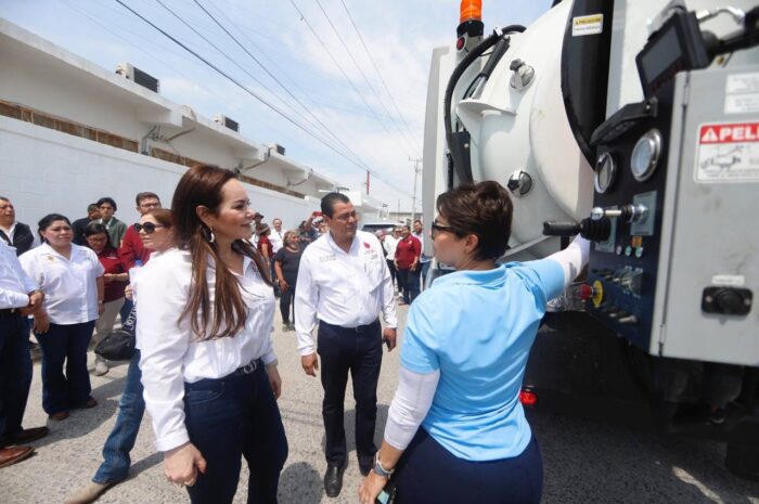 Presenta alcaldesa de Nuevo Laredo nueva unidad de desazolve para fortalecer trabajo de COMAPA