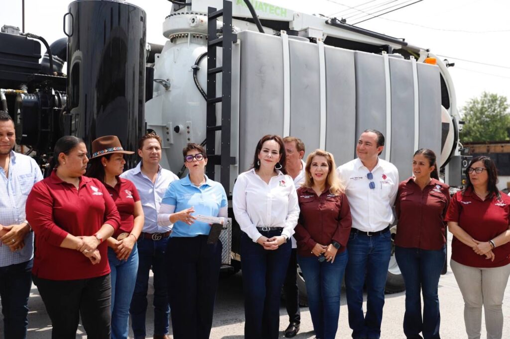 Presenta alcaldesa de Nuevo Laredo nueva unidad de desazolve para fortalecer trabajo de COMAPA