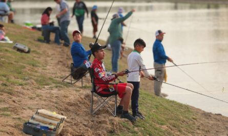 Disfrutan familias torneo de pesca en apoyo a niños con autismo