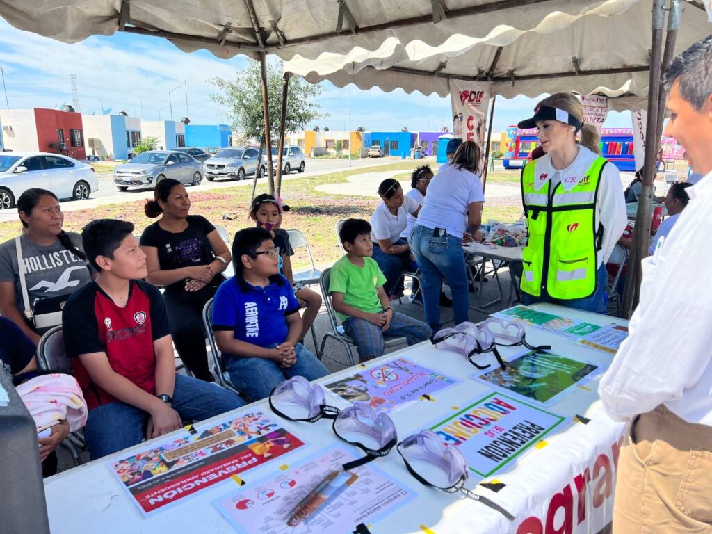 Brigada Tocando Corazones del DIF Nuevo Laredo atiende a vecinos de la colonia Valles de Anáhuac