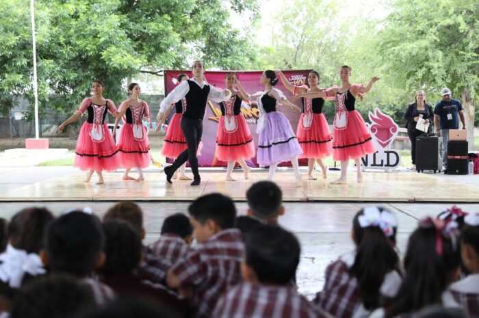 La danza une a los alumnos de la primaria Carlos A. Carrillo en Nuevo Laredo