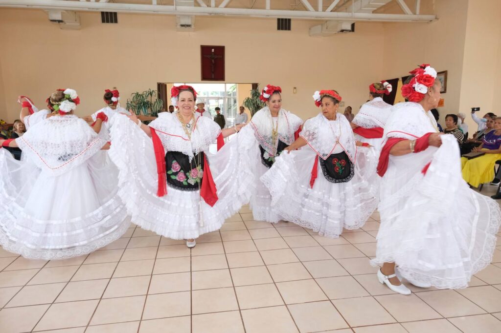 Celebran aniversario del Taller de Danza en Casa Club del Adulto Activo